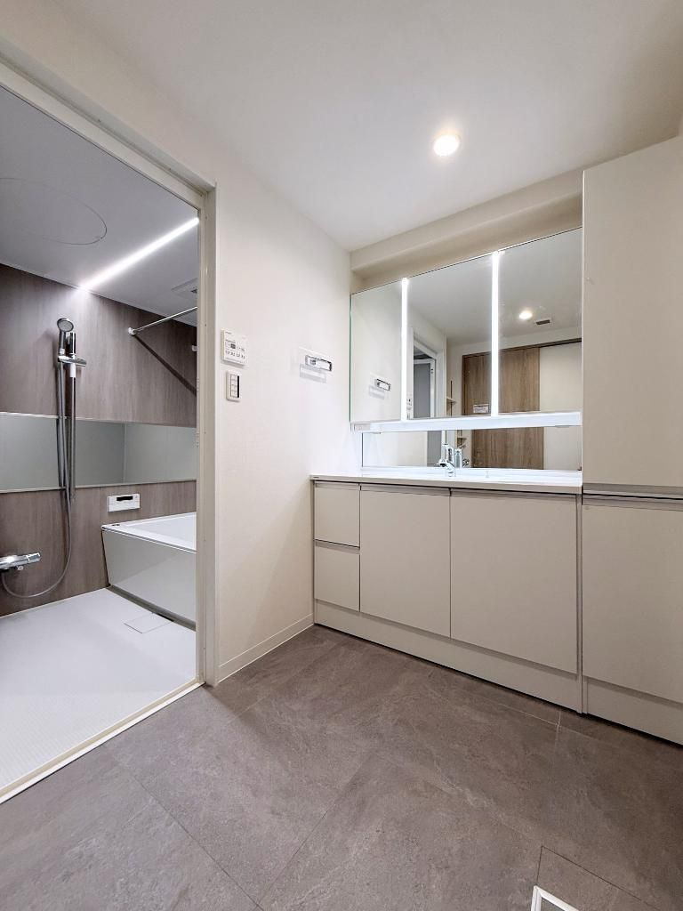 府中市浅間町３丁目の中古マンションの独立洗面台