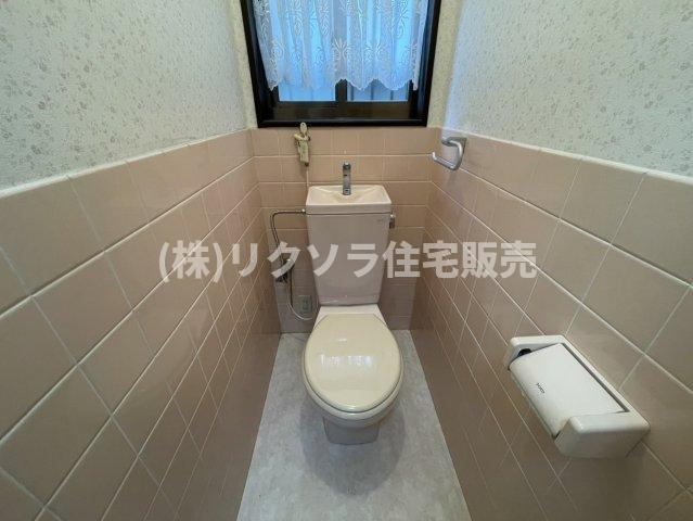 星丘2丁目　中古一戸建てのトイレ|1階トイレ
■物件内覧・資金計画相談・住宅ローン相談、リフォーム相談、お問合せ受付中■
※当日・翌日のご内覧、ご相談はお電話でのお問合せがスムーズです！