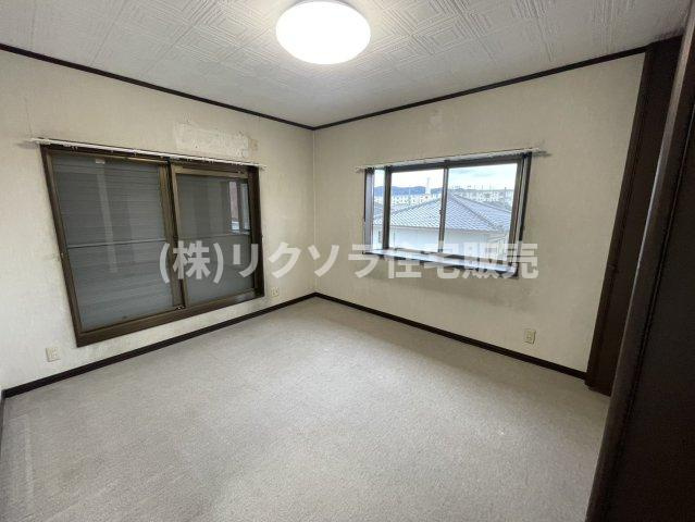 星丘2丁目　中古一戸建ての内装|洋室10.5帖
■物件内覧・資金計画相談・住宅ローン相談、リフォーム相談、お問合せ受付中■
※当日・翌日のご内覧、ご相談はお電話でのお問合せがスムーズです！