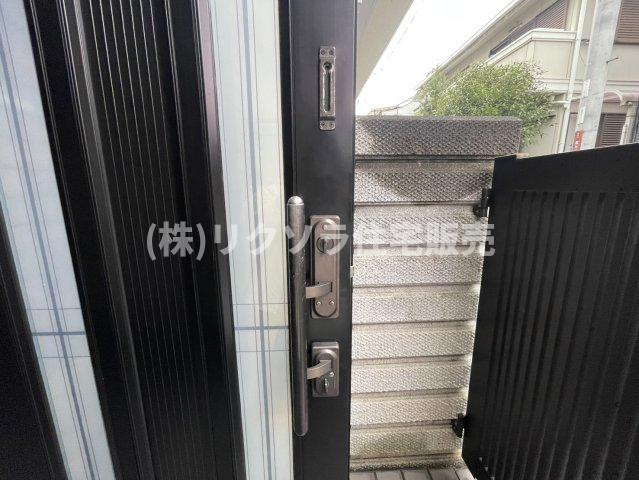 星丘2丁目　中古一戸建ての防犯設備|ツーシリンダー錠
■物件内覧・資金計画相談・住宅ローン相談、リフォーム相談、お問合せ受付中■
※当日・翌日のご内覧、ご相談はお電話でのお問合せがスムーズです！