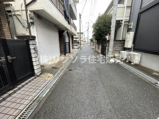 星丘2丁目　中古一戸建ての前面道路含む現地写真|前道　南　幅員5.2ｍ　東　幅員3.3ｍ
■物件内覧・資金計画相談・住宅ローン相談、リフォーム相談、お問合せ受付中■
※当日・翌日のご内覧、ご相談はお電話でのお問合せがスムーズです！