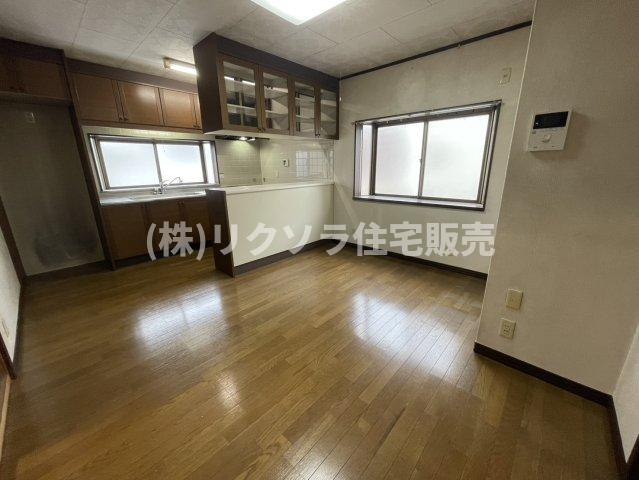 星丘2丁目　中古一戸建ての居間・リビング|LDK11.0帖
■物件内覧・資金計画相談・住宅ローン相談、リフォーム相談、お問合せ受付中■
※当日・翌日のご内覧、ご相談はお電話でのお問合せがスムーズです！