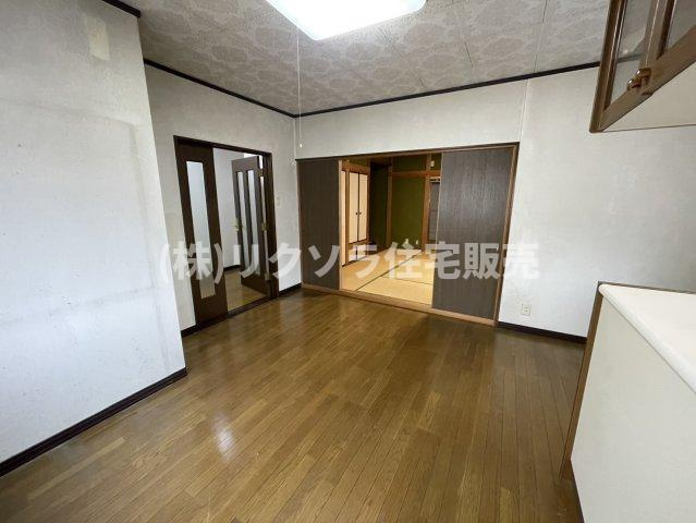 星丘2丁目　中古一戸建ての居間・リビング|LDK11.0帖
■物件内覧・資金計画相談・住宅ローン相談、リフォーム相談、お問合せ受付中■
※当日・翌日のご内覧、ご相談はお電話でのお問合せがスムーズです！