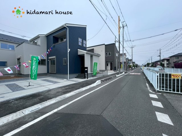 西区中野林第2　新築戸建　リーブルガーデン12の前面道路含む現地写真