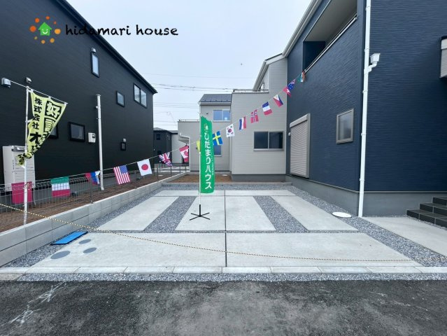 西区中野林第2　新築戸建　リーブルガーデン12の駐車場