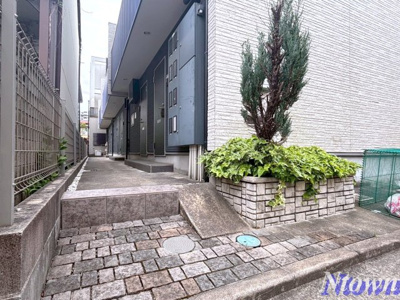 【エントランス】 | コンフォート本陣 | 清潔なエントランスです