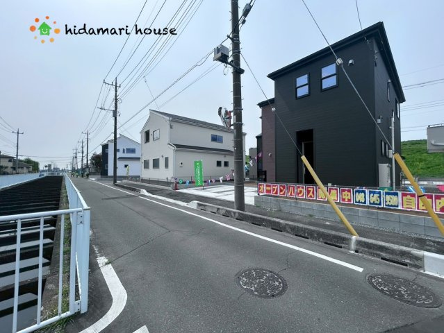 西区中野林第2　新築一戸建て　リーブルガーデン13の前面道路含む現地写真