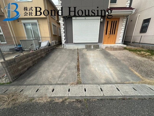 「リフォ済」「車並列3台」 玉津町高津橋 築16年の駐車場