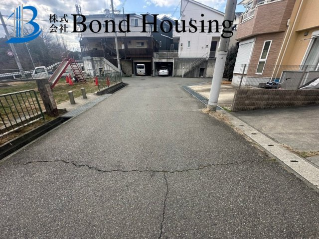 「リフォ済」「車並列3台」 玉津町高津橋 築16年の前面道路含む現地写真