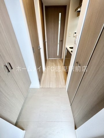 東大阪市高井田西６丁目の賃貸マンションの玄関