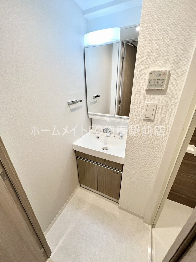 東大阪市高井田西６丁目の賃貸マンションの洗面所