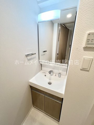 東大阪市高井田西６丁目の賃貸マンションの独立洗面台