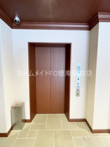 東大阪市森河内西２丁目の賃貸マンションの玄関