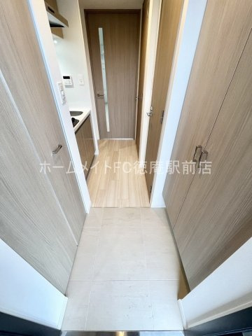 東大阪市高井田西６丁目の賃貸マンションの玄関