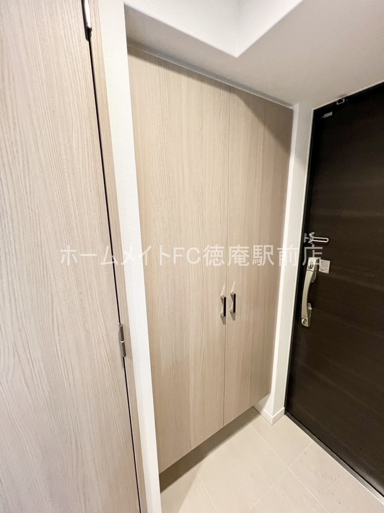 東大阪市高井田西６丁目の賃貸マンションの玄関