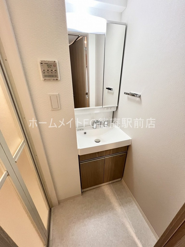 東大阪市高井田西６丁目の賃貸マンションの洗面所