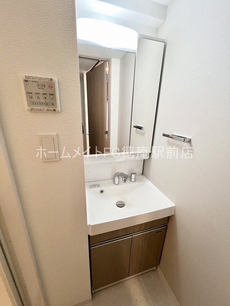 東大阪市高井田西６丁目の賃貸マンションの独立洗面台