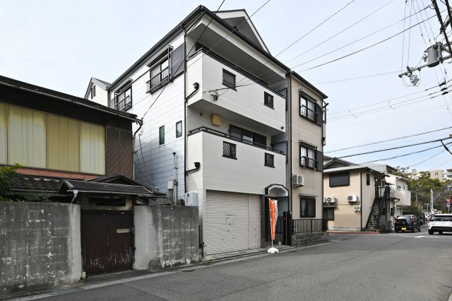 尼崎市竹谷町3丁目中古戸建│3LDK+駐車1台可の外観|阪神「出屋敷」駅徒歩3分の利便性に優れた立地、2025年2月室内リフォーム済の中古戸建です。皆様からのご連絡を心よりお待ちしております。