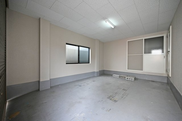 尼崎市竹谷町3丁目中古戸建│3LDK+駐車1台可の駐車場|ガレージ内の内観写真です。