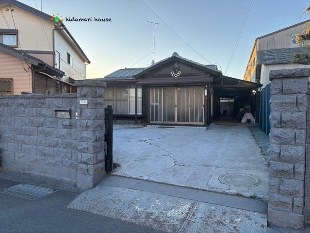 野田市柳沢　古民家住宅　121坪の駐車場|奥行のある駐車場です！