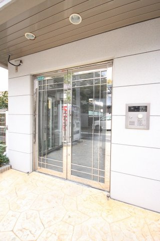 フラットワンのエントランス