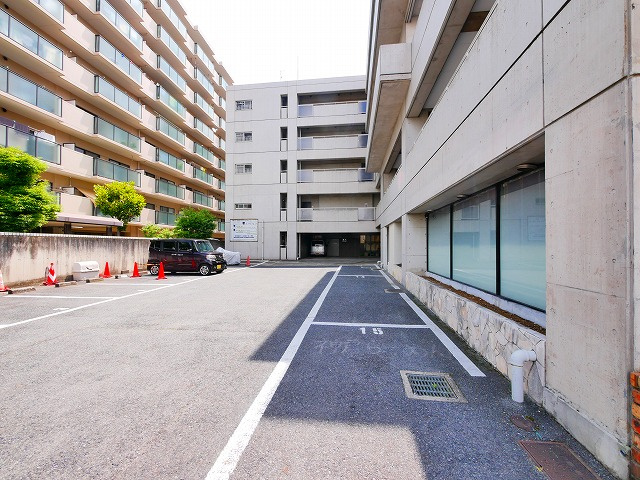 アルファユニットの駐車場