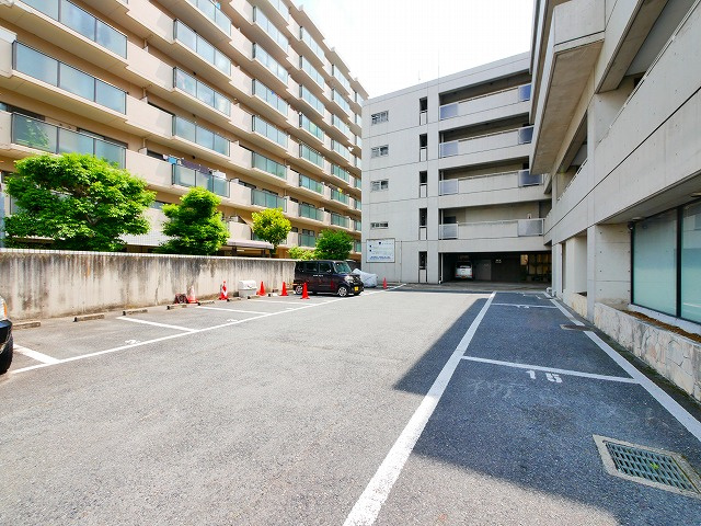 アルファユニットの駐車場