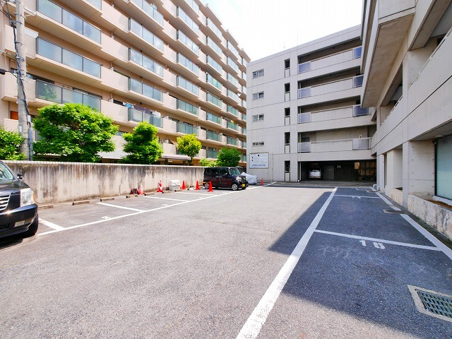 アルファユニットの駐車場