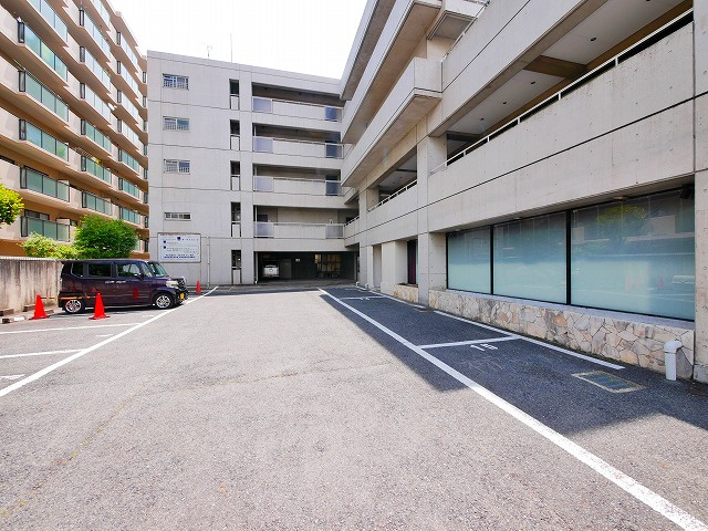 アルファユニットの駐車場