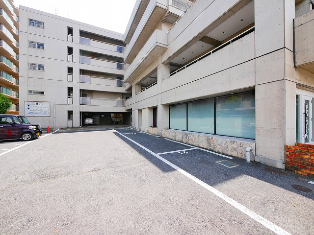 アルファユニットの駐車場