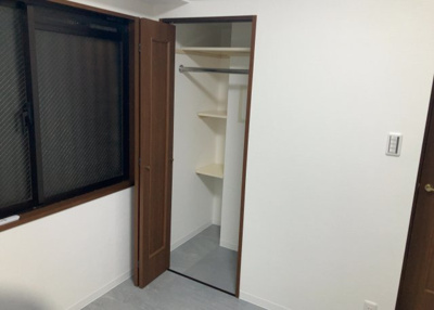 【収納】 | ライオンズガーデン相模原 | デザイン性を重視しすぎて収納が少なかった！なんてことにならないため、事前に現地で収納の数を確認しておくことをお勧めします。クローゼット以外にも床下収納や屋根裏収納、パントリーなどもチェックしましょう。