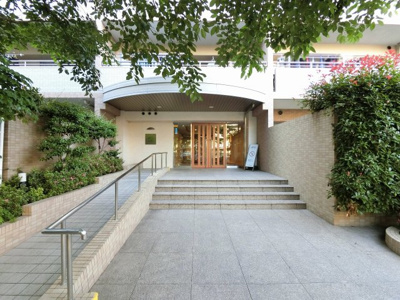 【エントランス】 | リステージ響の森横濱鶴見 | エントランス部分です。