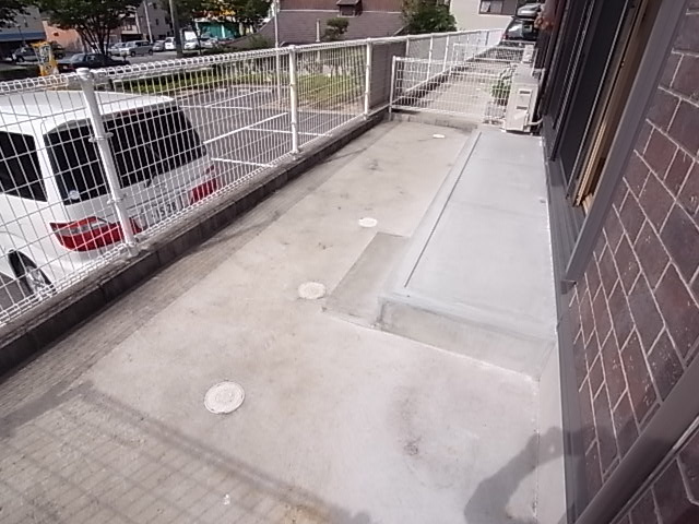 神戸市北区谷上西町のアパートのバルコニー
