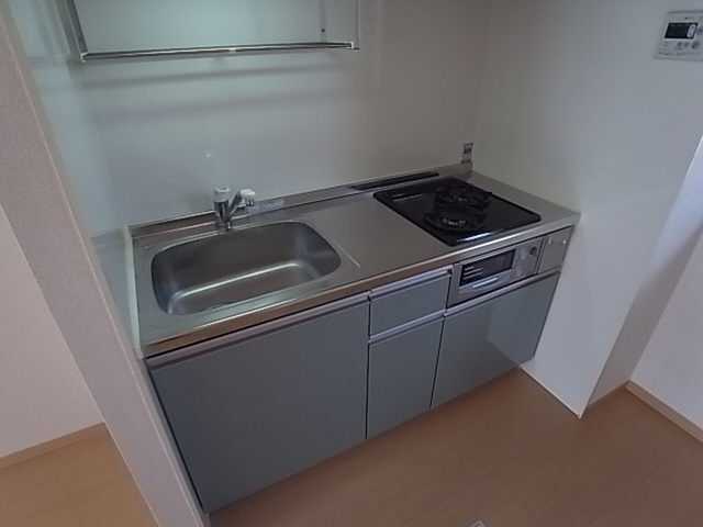 神戸市北区谷上西町のアパートのキッチン|システムキッチン（ガス２口）