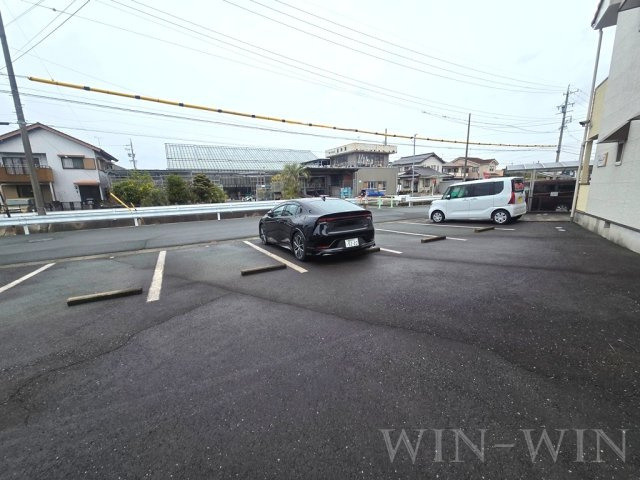 メゾンKの駐車場