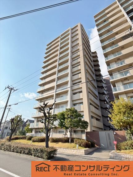 グリーンラグーナ甲子園D棟の外観