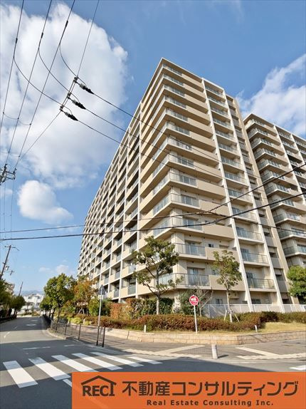 グリーンラグーナ甲子園D棟の外観