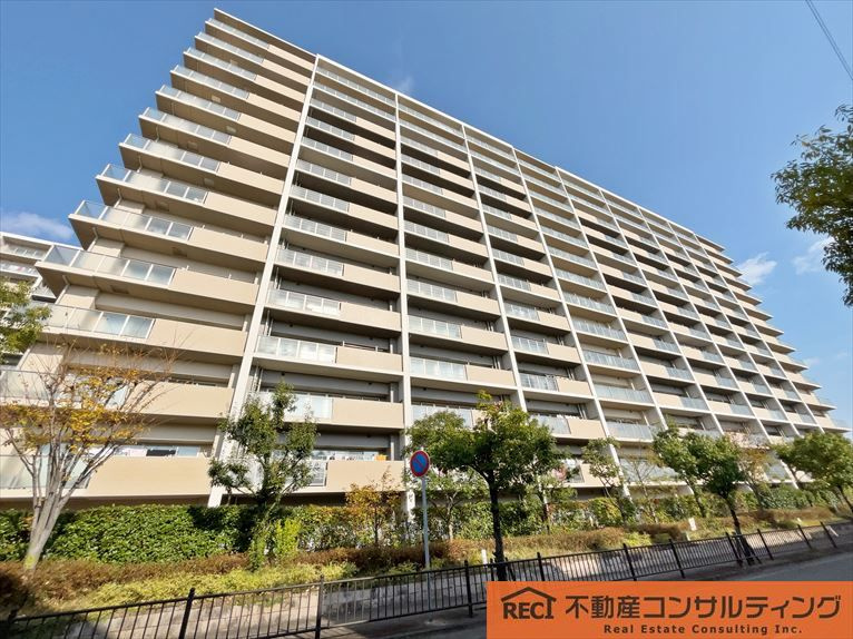 グリーンラグーナ甲子園D棟の外観