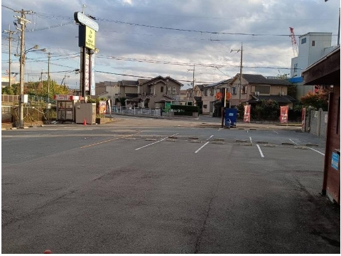 スポーツアベニュー敷地内店舗の駐車場