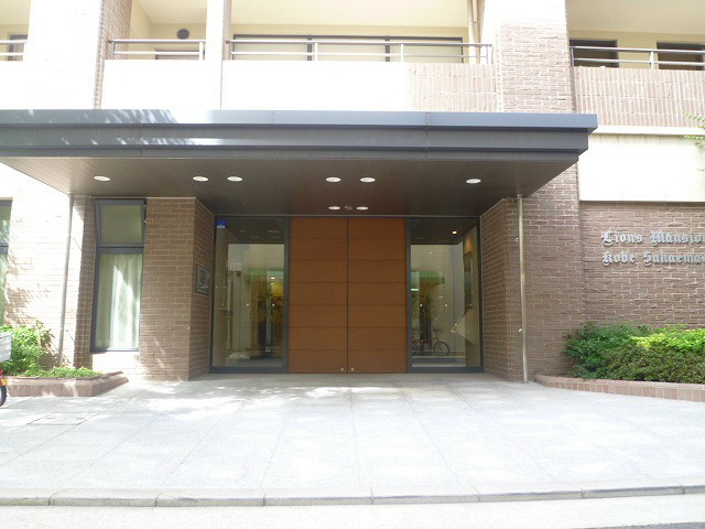 神戸市中央区栄町通２丁目の賃貸マンションのエントランス