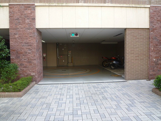 神戸市中央区栄町通２丁目の賃貸マンションの駐車場