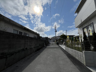 【前面道路含む現地写真】 | 八重瀬町高良（全3棟）ラスト2号棟 | ※南側公道4m♪