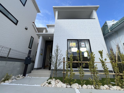 【外観】 | 八重瀬町高良（全3棟）ラスト2号棟 | 2号棟　並列駐車2台可♪