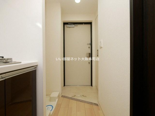アーデンタワー本町イーストの玄関