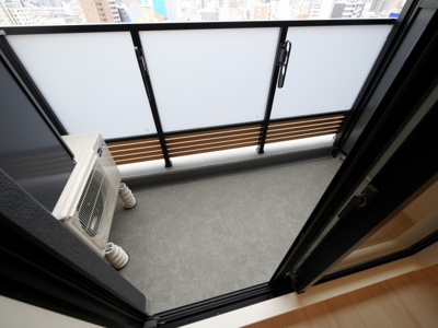 【バルコニー】 | ザ・パークハビオ塚本 | 暖かな日差しのふりそそぐバルコニー