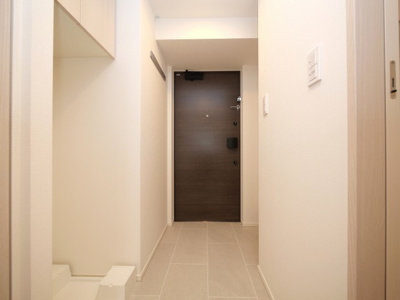 【玄関】 | ザ・パークハビオ塚本 | 明るい玄関です