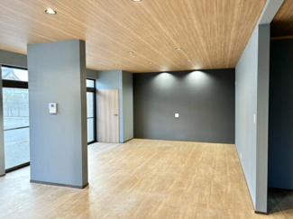 【居間・リビング】 | 甲府市飯田2丁目 中古戸建 南東角地 都市ガス 車3台駐車可