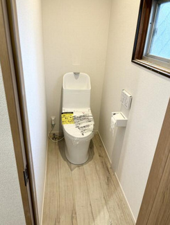 【トイレ】 | 甲府市飯田2丁目 中古戸建 南東角地 都市ガス 車3台駐車可