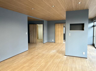 【居間・リビング】 | 甲府市飯田2丁目 中古戸建 南東角地 都市ガス 車3台駐車可