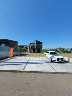 【前面道路含む現地写真】 | 車並列3台ですが、少し詰めればプラス1台は駐車可能